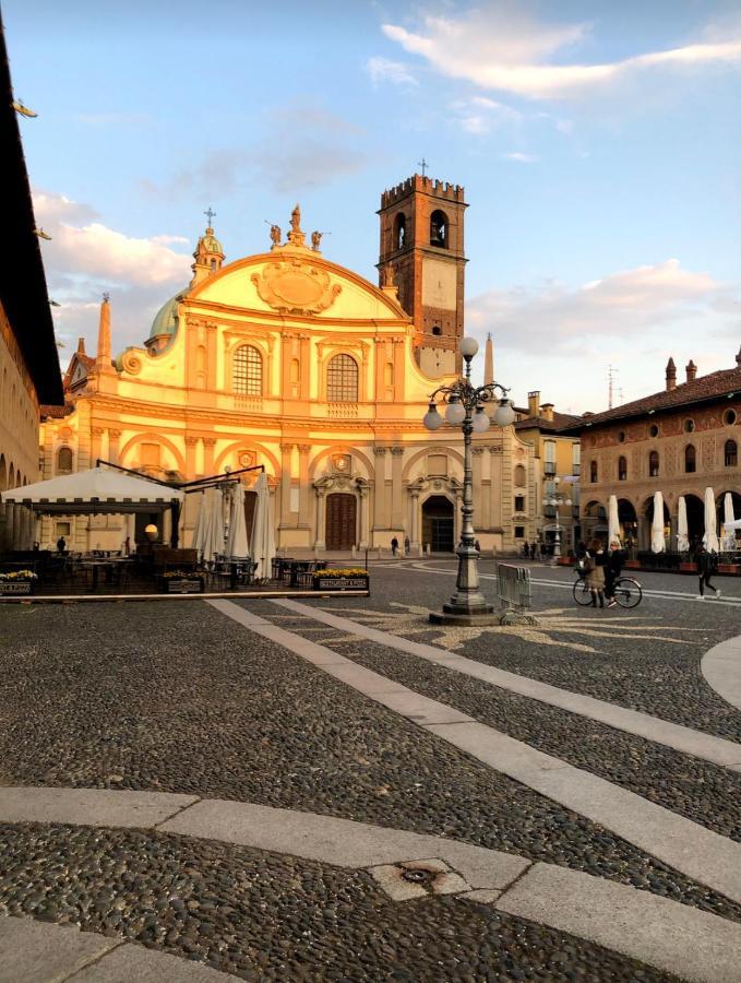 Emma Home Adiacente Alla Piazza Ducale 维杰瓦诺 外观 照片