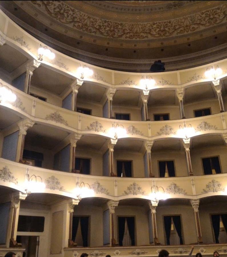 Emma Home Adiacente Alla Piazza Ducale 维杰瓦诺 外观 照片